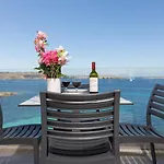 Ivory Seafront With Views!- Fl 14 By Homely *