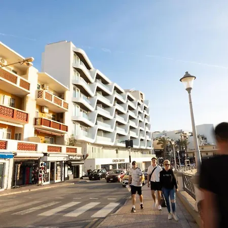 Ivory Seafront With Views!- Fl 14 By Homely St Paul's Bay