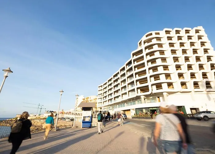 Ivory Seafront With Views!- Fl 14 By Homely * San Pawl il-Baħar