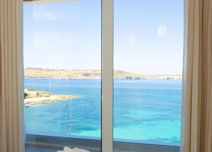 Ivory Seafront With Views!- Fl 14 By Homely *