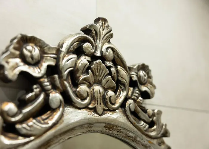 Ivory Seafront With Views!- Fl 14 By Homely *