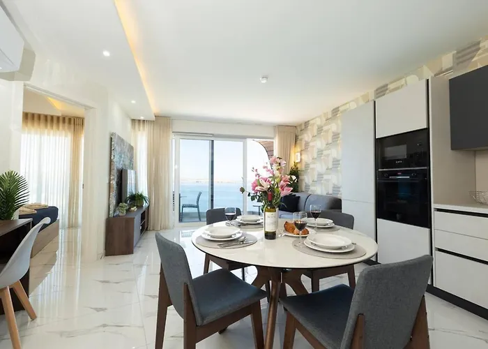 Ivory Seafront With Views!- Fl 14 By Homely * San Pawl il-Baħar