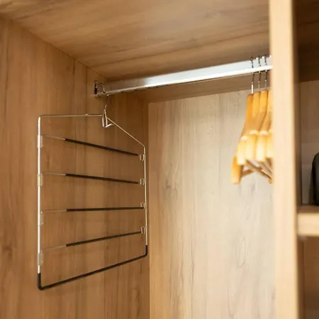 Ivory Seafront With Views!- Fl 14 By Homely アパート