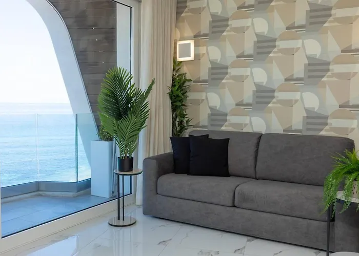 Apartment Ivory Seafront With Views!- Fl 14 By Homely *